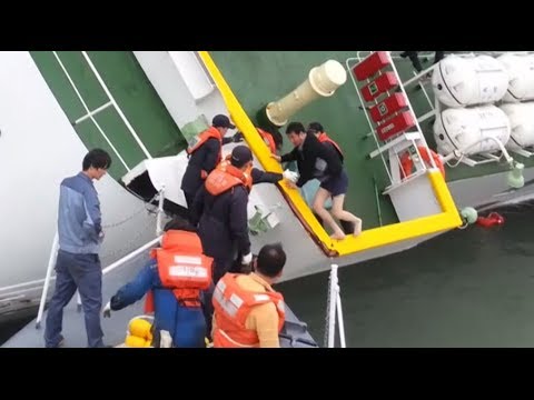 Sewol ferry captain flees as ship sinks with hundreds trapped inside